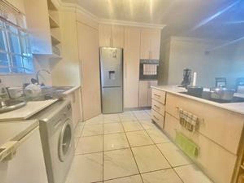 Prime Location: 3-Bed Simplex in Birch Acres at only R880k - Photo 4