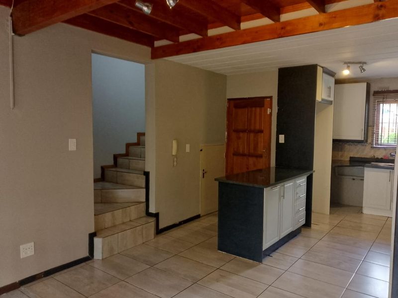 Cozy 3-Bed Townhouse in Tranquil Liefde en Vrede Complex - Photo 6
