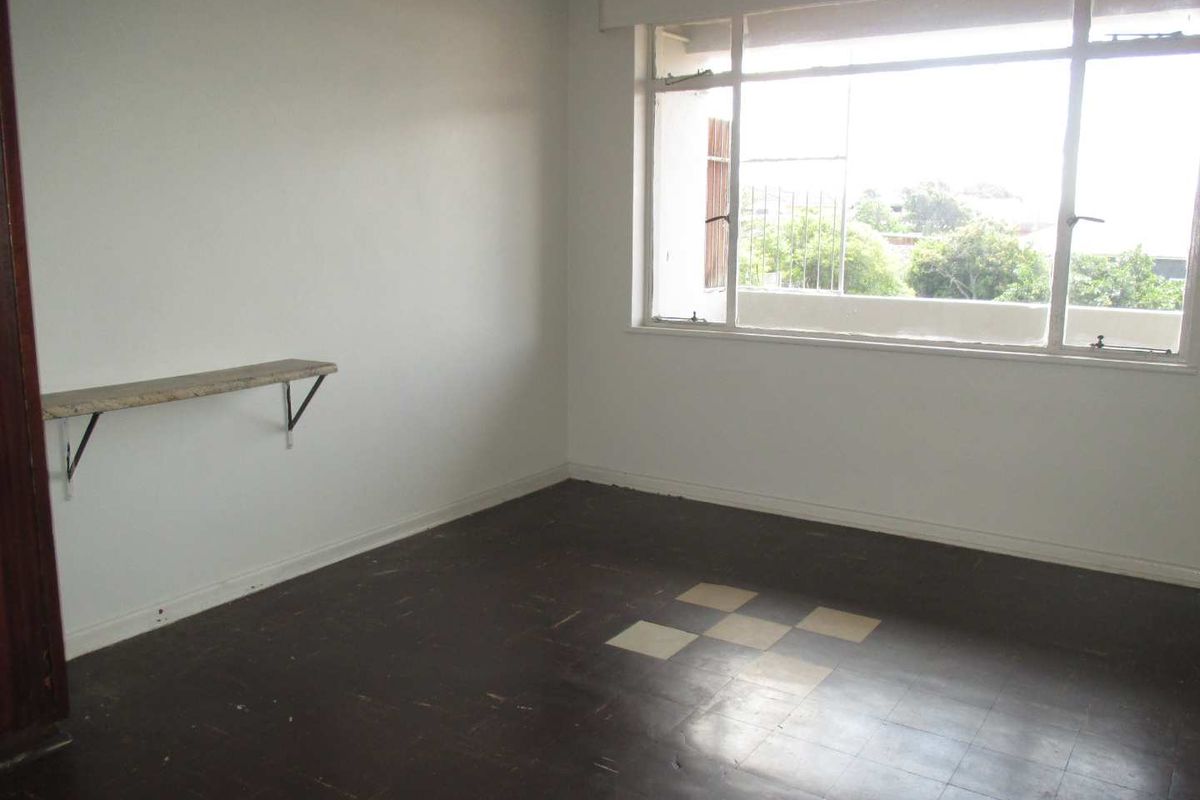 Bachelor flat in Sydenham - Photo 4