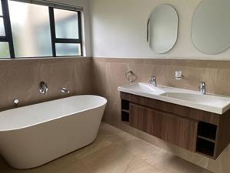 Beautiful Ground floor Apartment For Sale in Palm Lakes Estate. - Photo 3