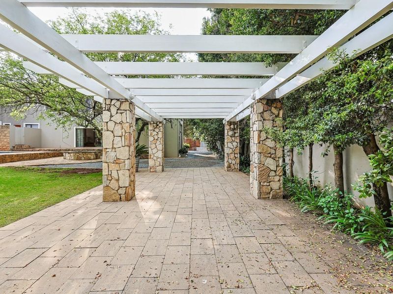 Step into a world of comfort and nostalgia - Photo 2