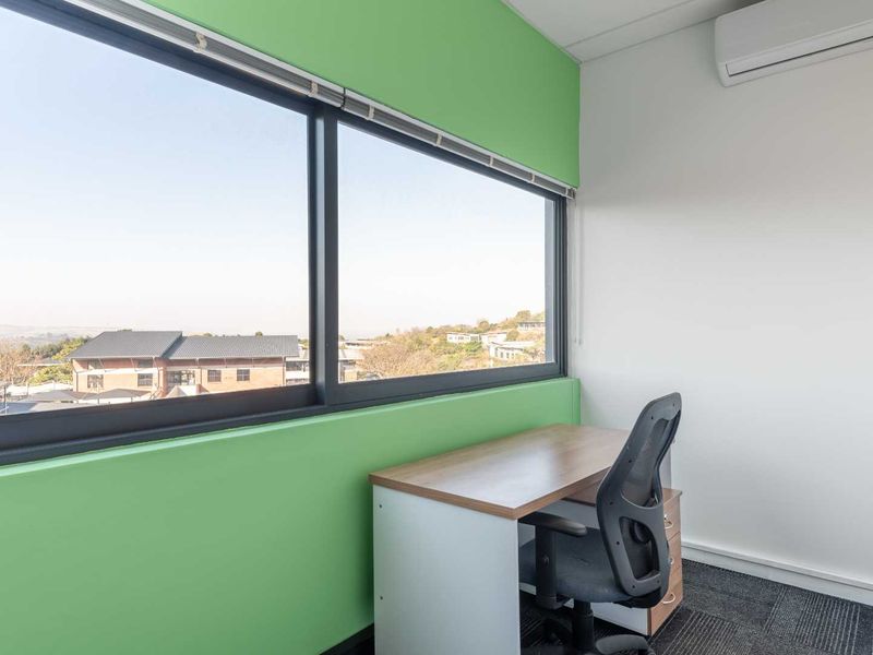 Private office space tailored to your business’ unique needs in Regus Victoria Country Club - Photo 3