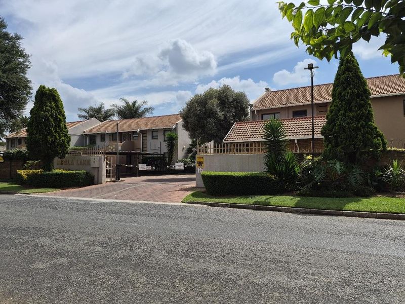 Neat two beds apartment - Photo 2