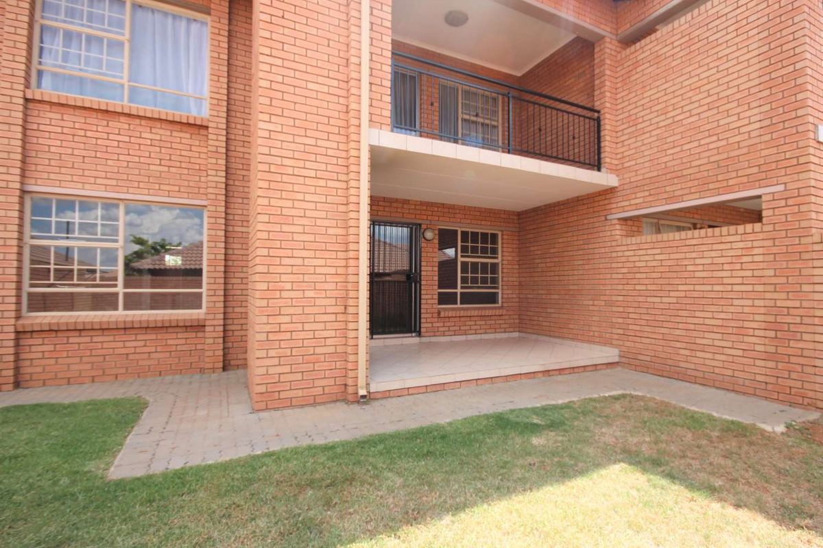 Loadshedding free area - A perfect lock up and go! - Photo 2