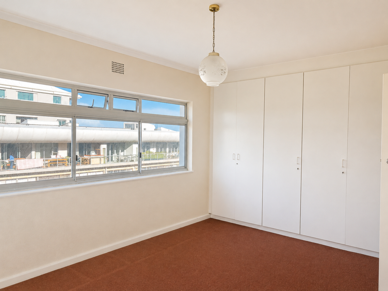 Spacious 1-Bedroom Apartment with Green Point Park & Ocean Views - Photo 9