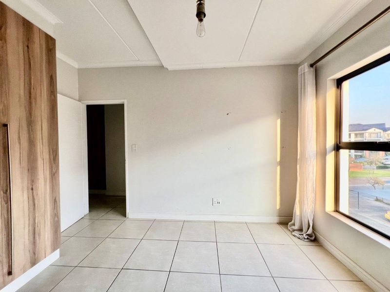 Bright 2-Bedroom Apartment with Solar Power Backup - Photo 8