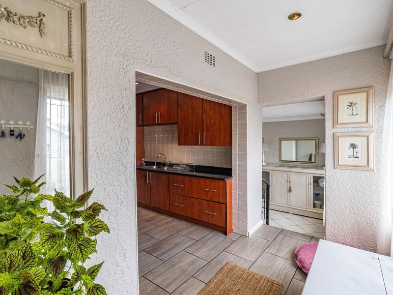 QUALITY FAMILY HOME WITH A FULL COTTAGE FOR SALE IN BRACKENDOWNS - Photo 7