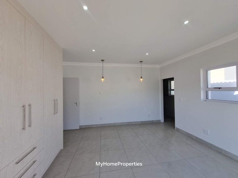 Stunning Newly Built Coastal Home Near Platz Am Meer Mall | Neu gebautes Küstenhaus in der Nähe des Platz Am Meer Einkaufszentrums, Swakopmund, Namibia - Photo 9