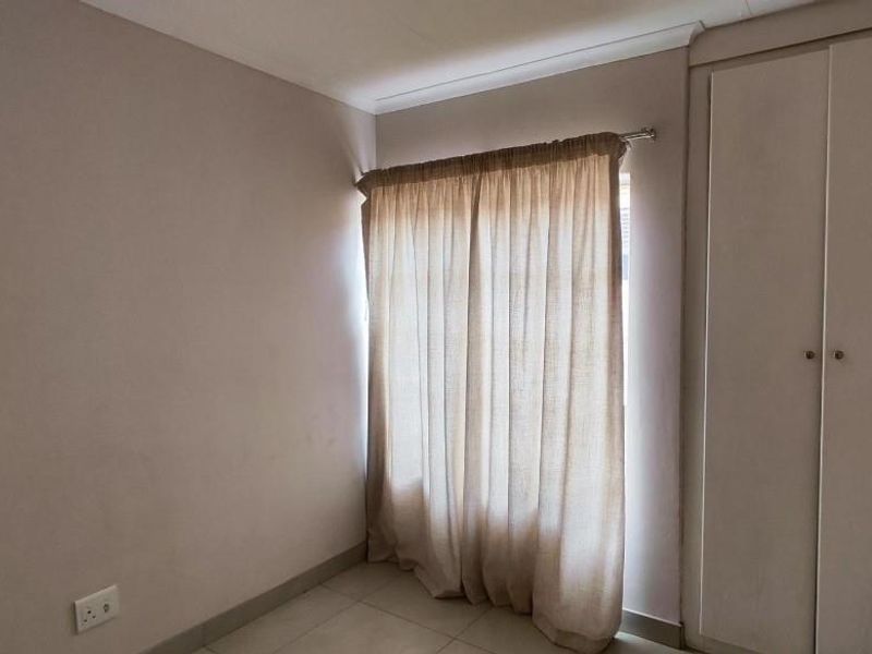 Priced to sell townhouse - Photo 5