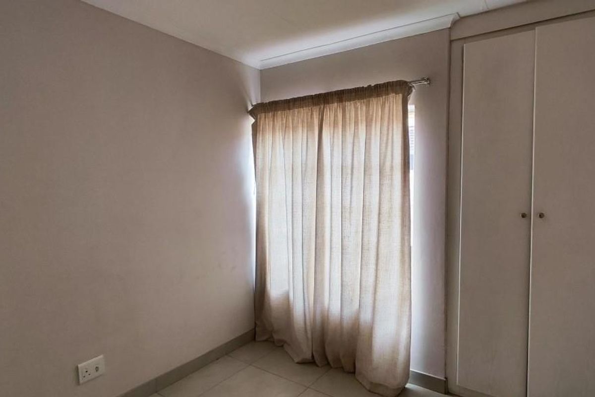 Priced to sell townhouse - Photo 5