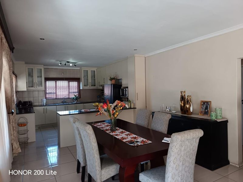Spacious Freestanding Villa in Prime Montclair Location! NO LEVIES - Photo 1