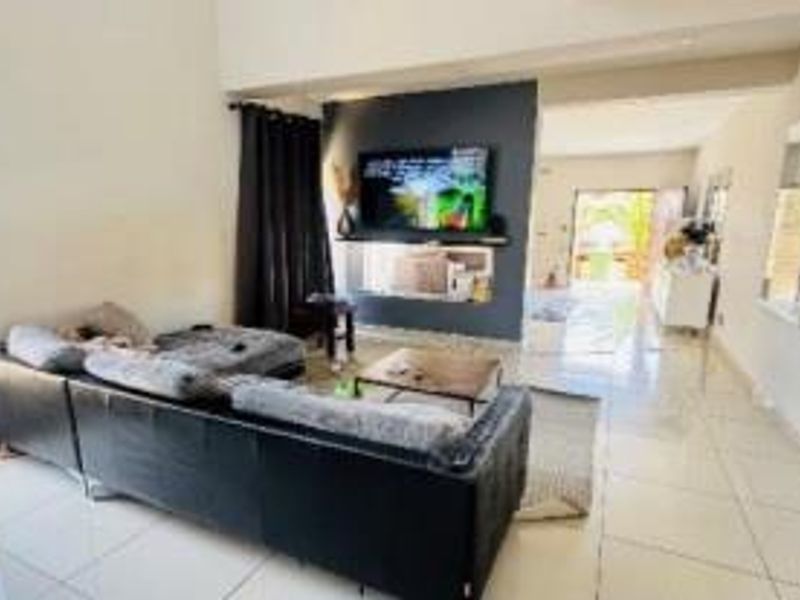 HOUSE FOR SALE IN CIMBEBASIA - Photo 3