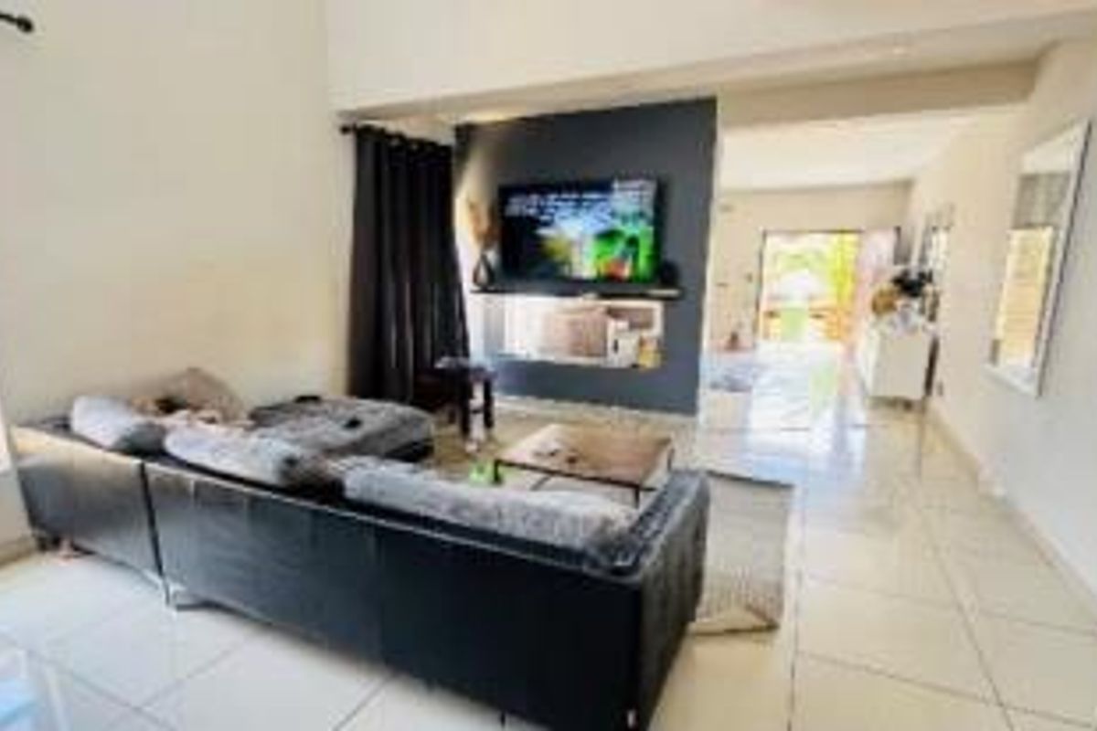 HOUSE FOR SALE IN CIMBEBASIA - Photo 3