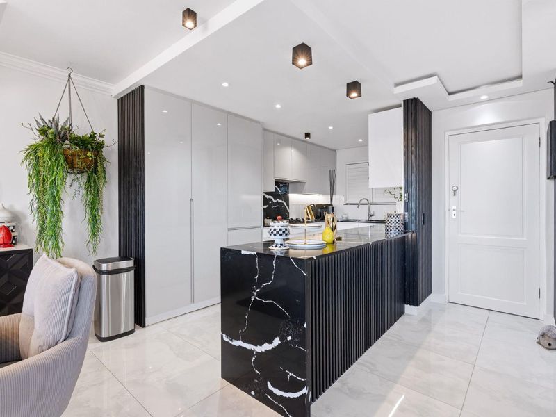 Newly renovated penthouse is a dream home - Photo 7