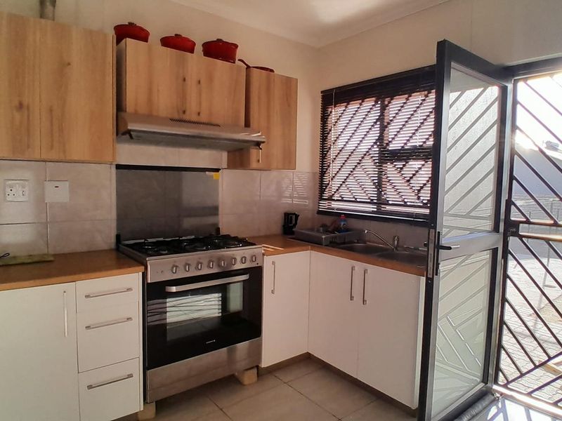 2 Bedroom House For Sale in Osona Village - Photo 2