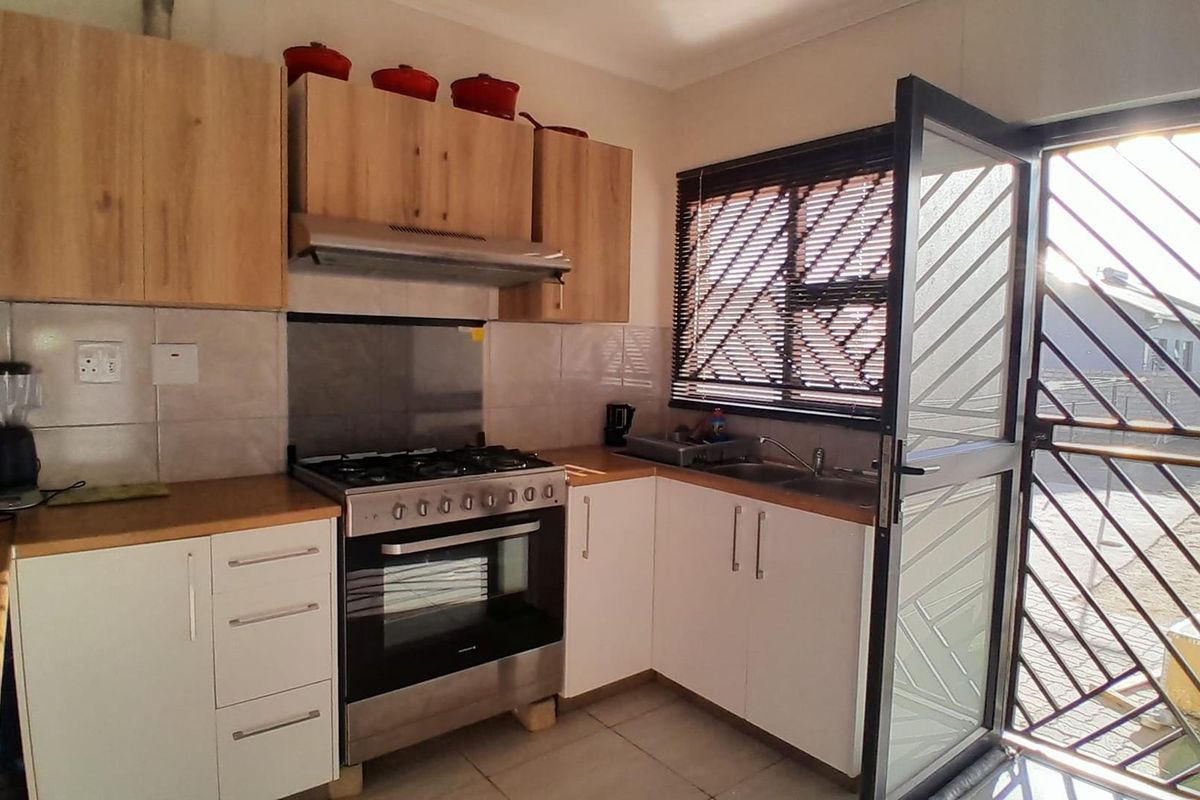 2 Bedroom House For Sale in Osona Village - Photo 2