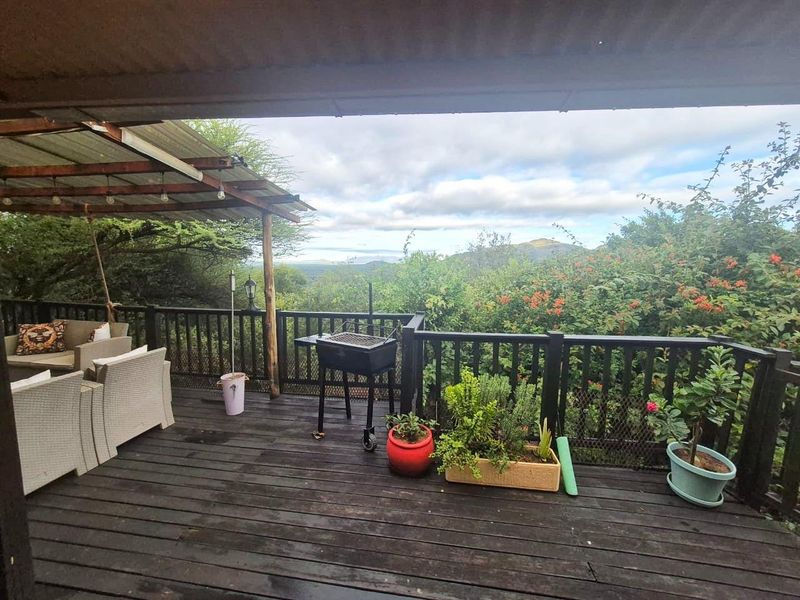 Charming Artistic Retreat with Exceptional Outdoor Entertainment Spaces - Photo 4