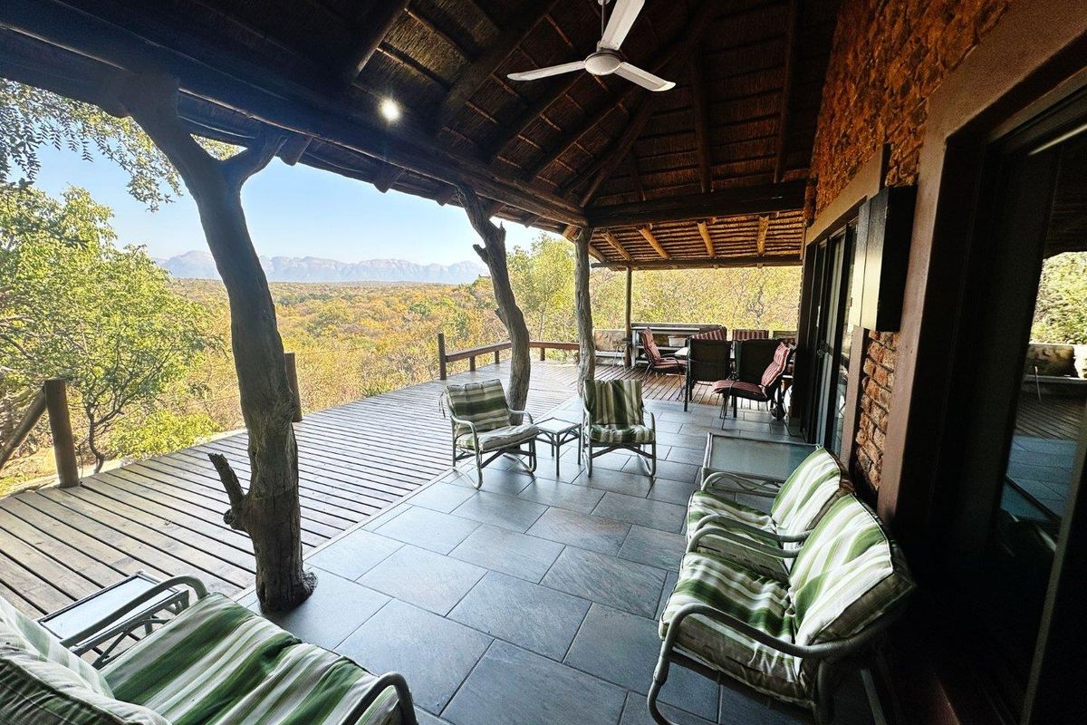 Beautifully Renovated Home with Spacious Patio and Guest Cottage - Photo 2