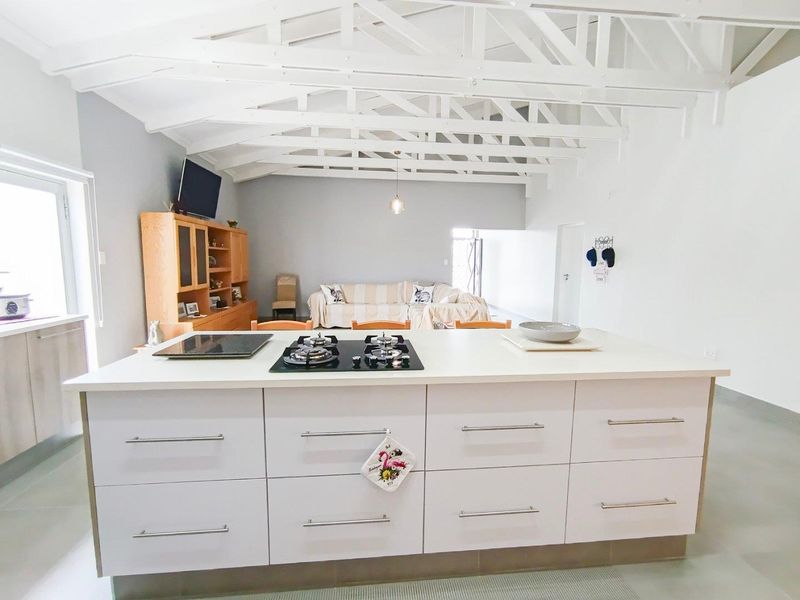 Spacious 4 Bedroom Family Home Within Walking Distance to the Beach - Mile 4, Ext 1 - Photo 7