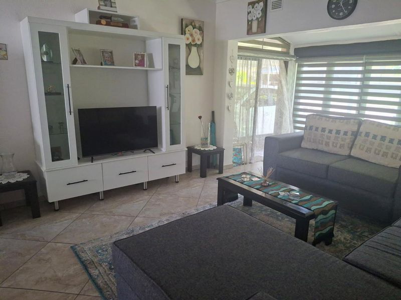 Modern Coastal Living in Villa Relax 2, Margate - Photo 5