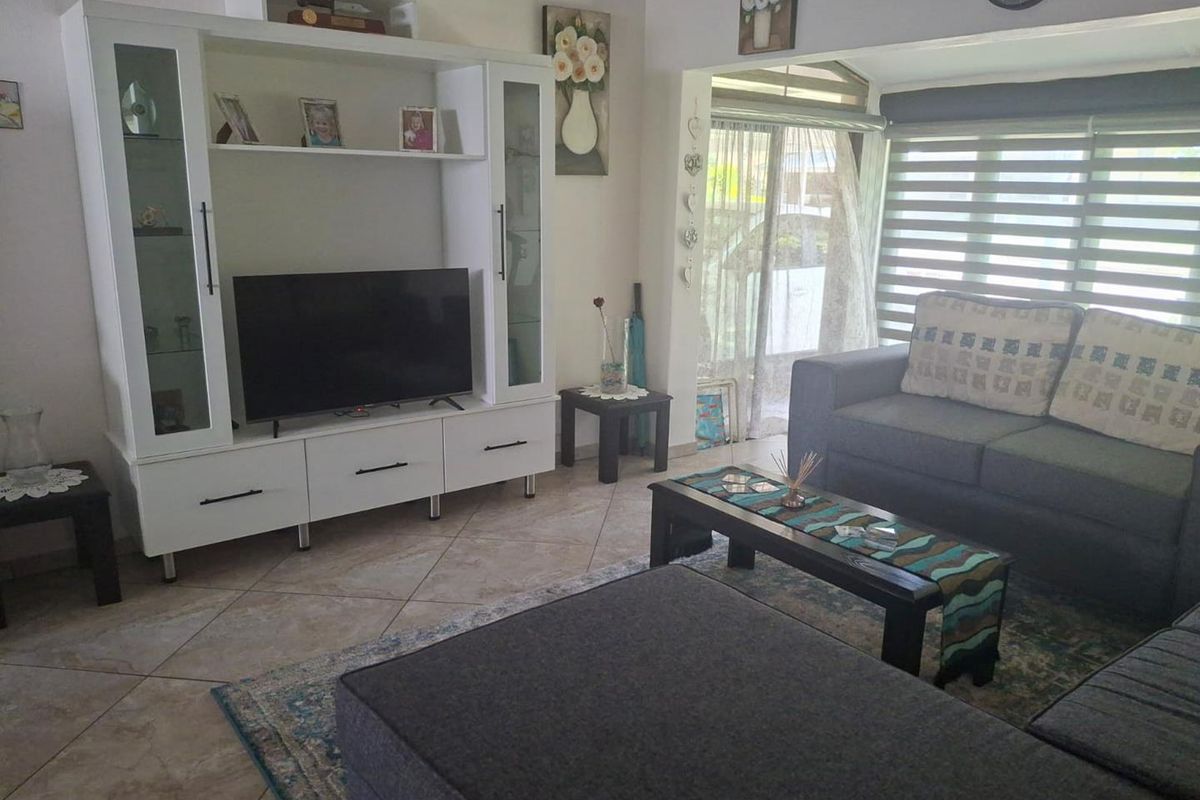 Modern Coastal Living in Villa Relax 2, Margate - Photo 5