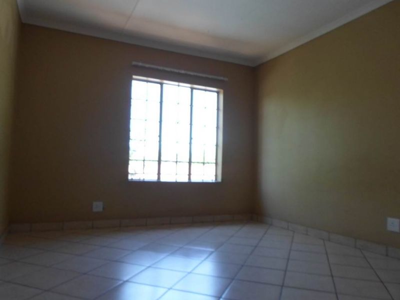 2 BEDROOM FLAT TO RENT IN WOLMER - Photo 8
