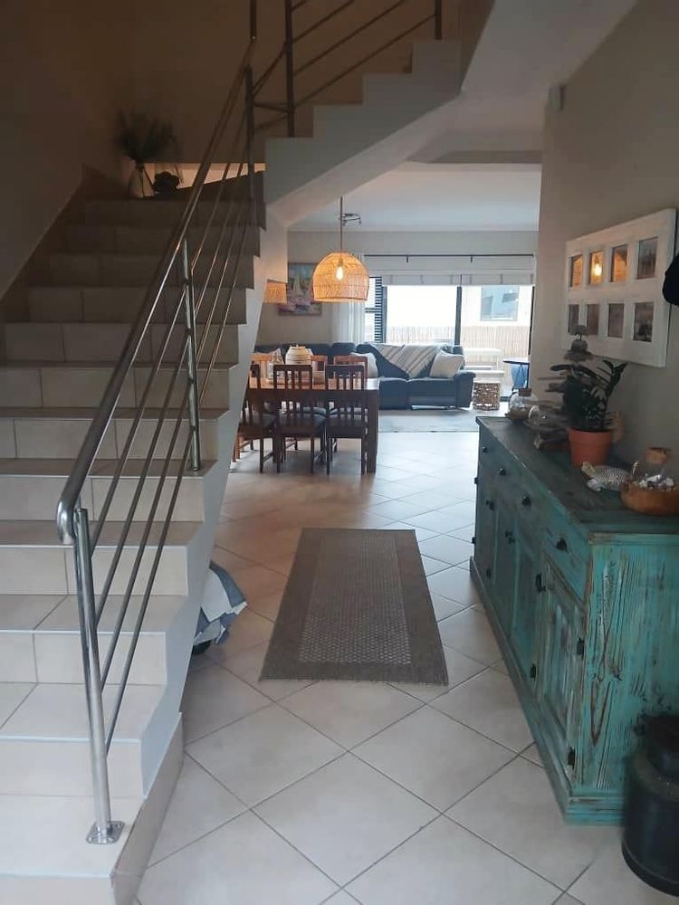 view of the entrance ot the house