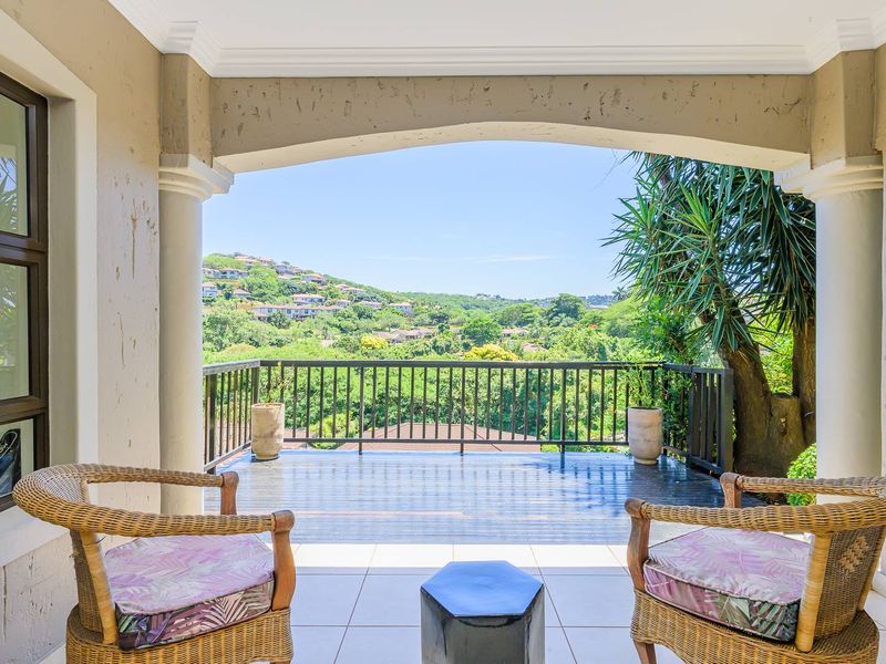 Beautiful Modernized 3-Bedroom Townhouse in Prime La Lucia!! - Photo 2