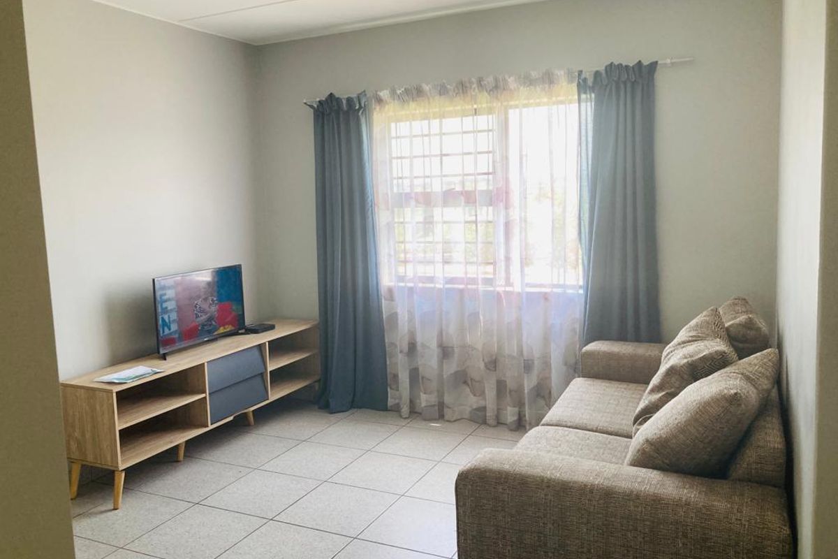 Modern Apartment Ground Floor Eagles@Riverside-R575 000 !! - Photo 3