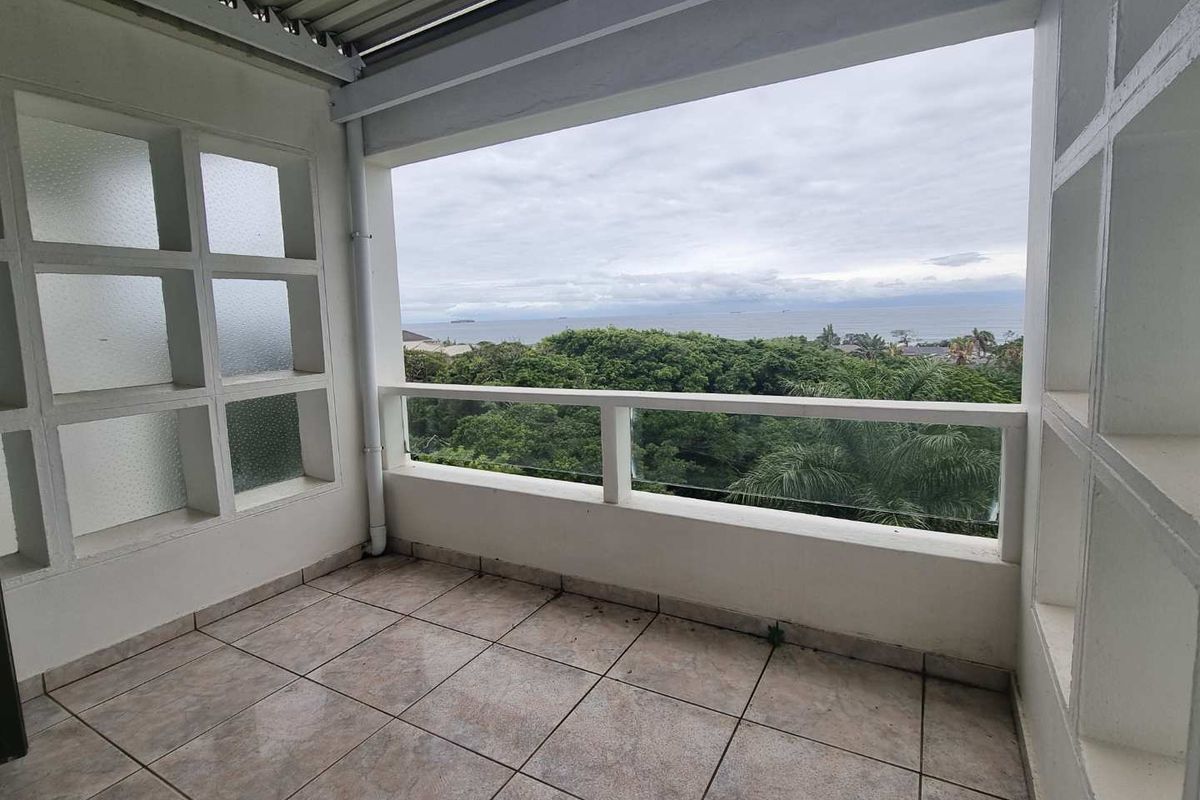 STUNNING 3 BED 2 BATH FULLY FURNISHED APARTMENT WITH LOVELY SEA VIEWS - Photo 3