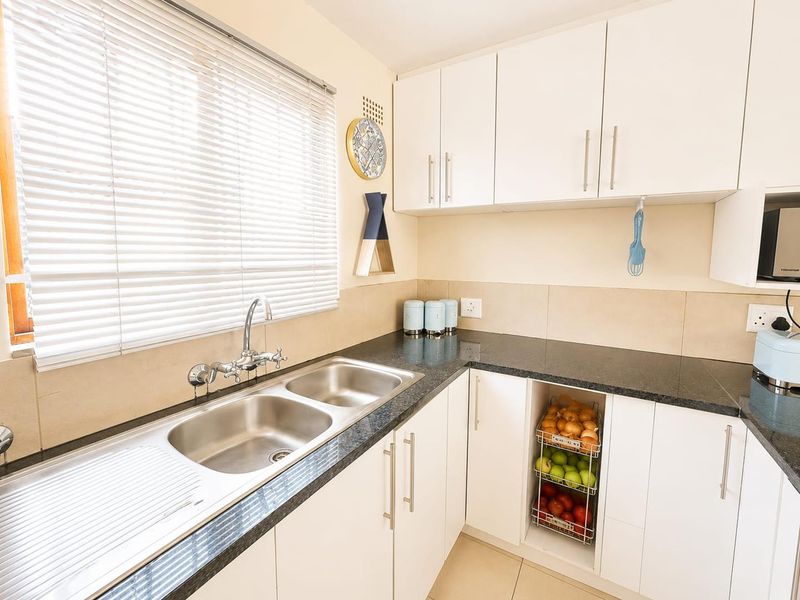 Spacious 3-Bedroom Duplex in Glenwood - Photo 4