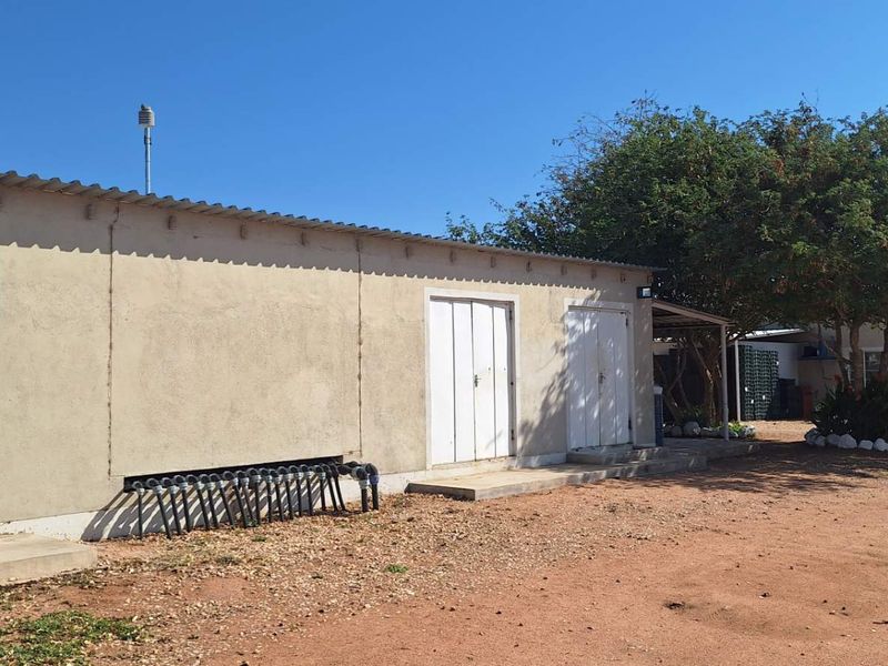 Idyllic 25Ha Horticultural Plot for sale with stunning views and a thriving vegetable farm! A true gem near Okahandja! - Photo 9