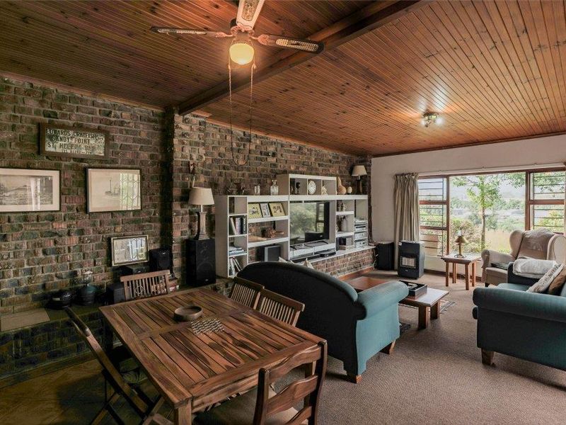 Immaculate family home in best position with views - Photo 8