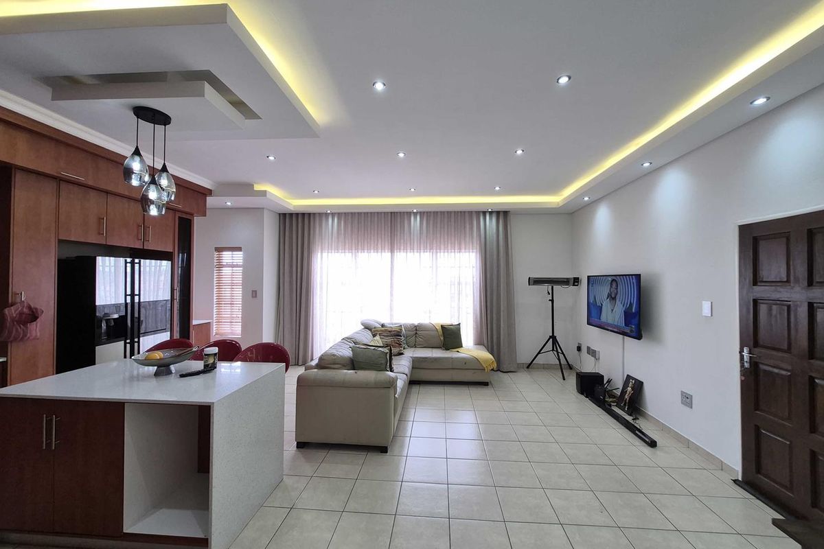 2 Bedroom Penthouse FOR SALE in NORKEM PARK - Photo 2