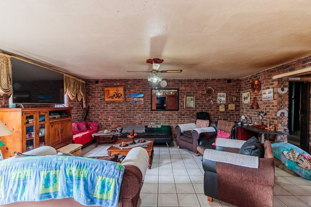 Family Home for Sale - Photo 4