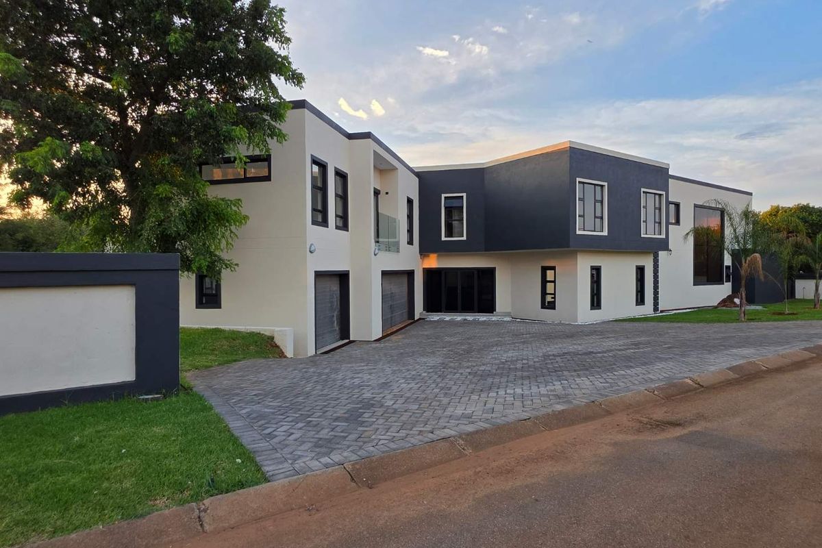 Be the first to turn the key - Photo 2