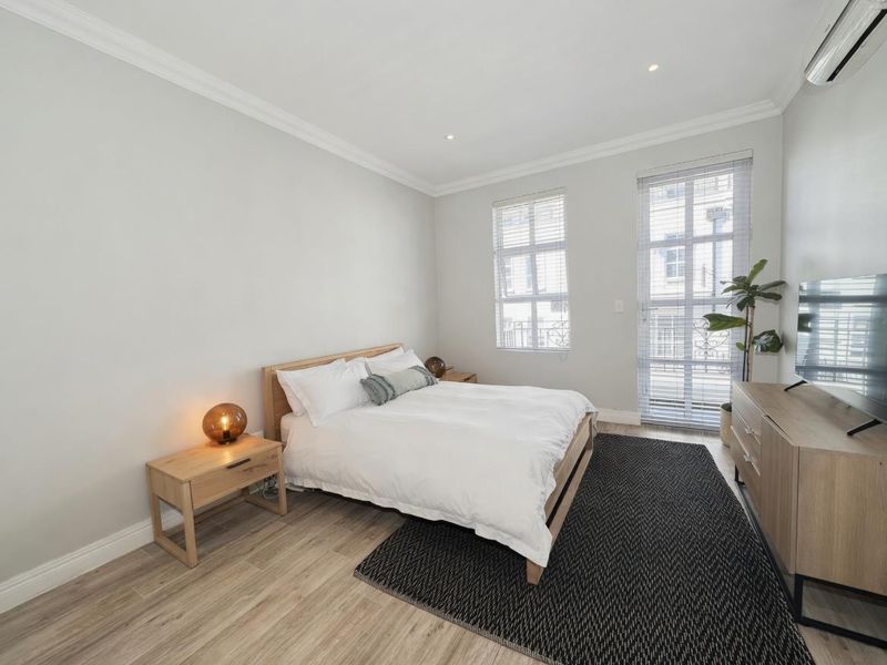 GORGEOUS 3 BEDROOM LONDON STYLE APARTMENT FOR SALE IN BRYANSTON!!!! - Photo 7