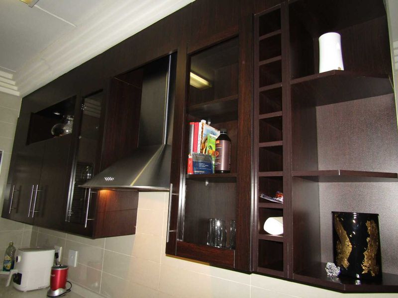 Modern Lifestyle Living - Photo 5