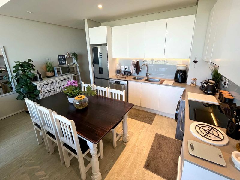Ultra Modern, breath taking Mountain and Tablebay views - Photo 7