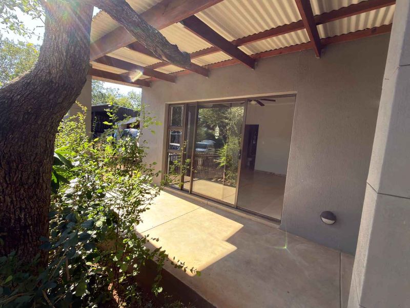 Three bedroom family home up for rental in the popular Hoedspruit Wildlife Estate - Photo 6