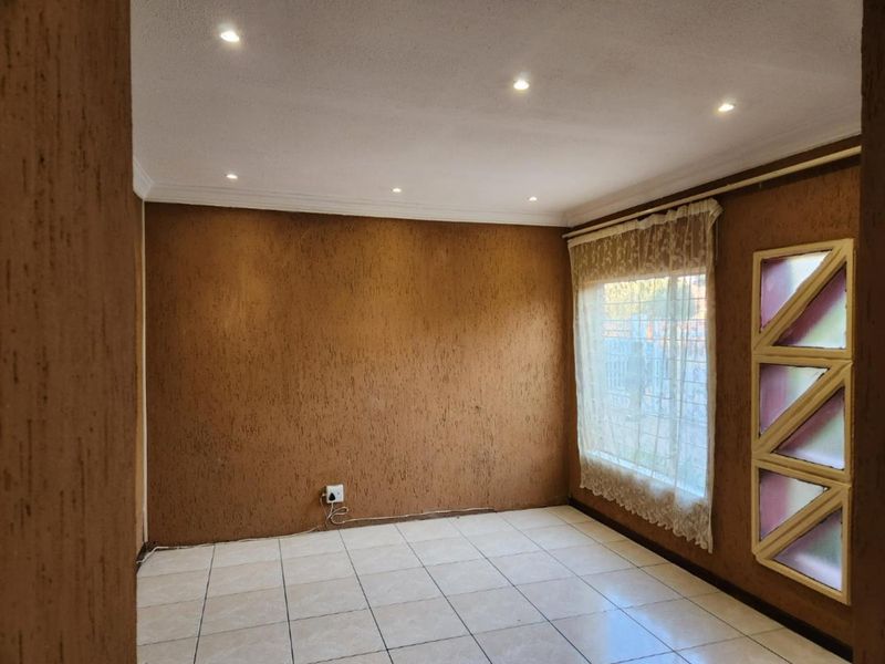 Priced to Sell - 3 Bedroom -2 Bathroom - Photo 5