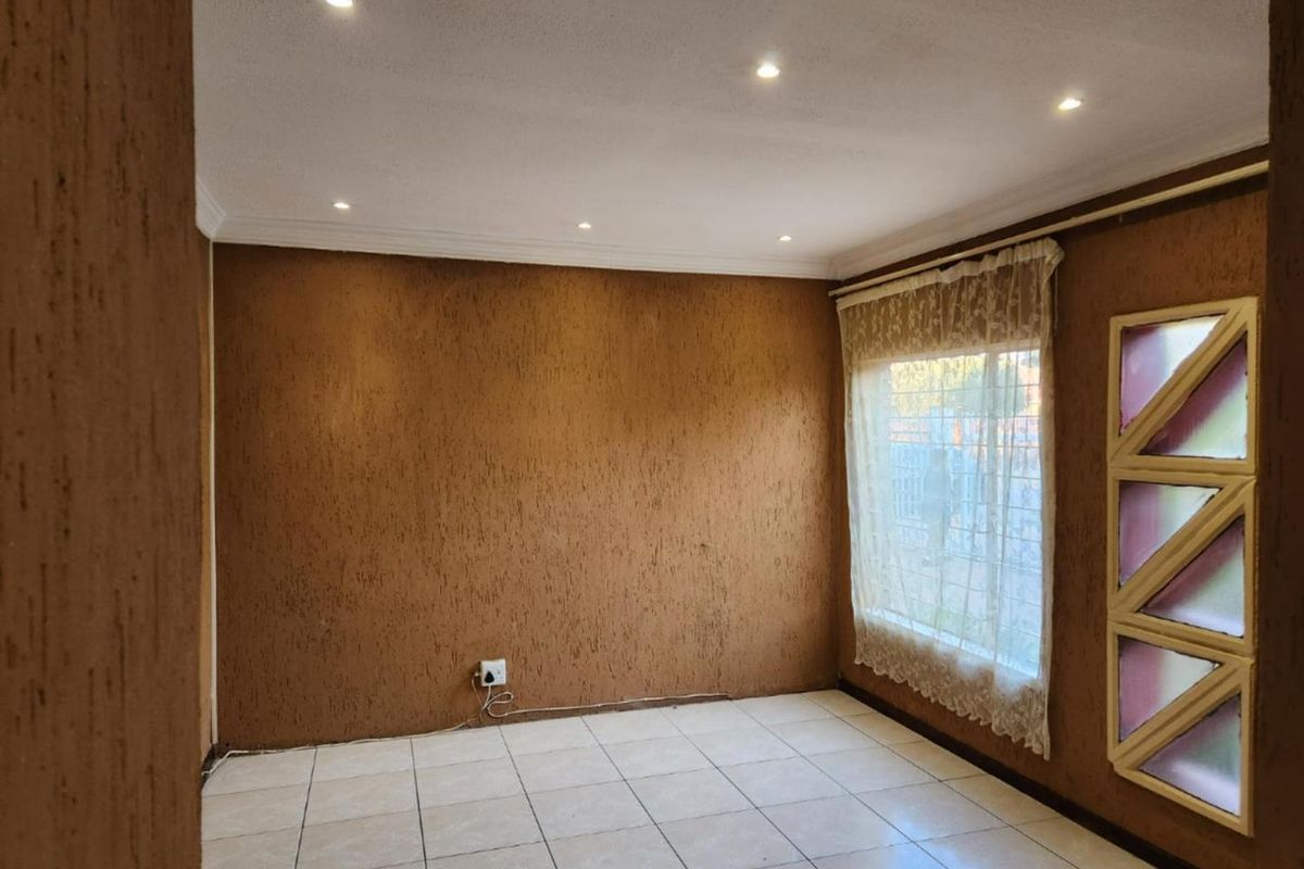 Priced to Sell - 3 Bedroom -2 Bathroom - Photo 5