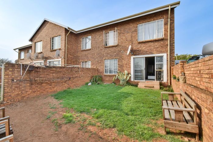 Property #2421826, Townhouse Pending Sale in West Park