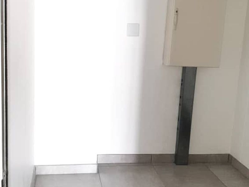 AAA Office Space to Rent - Photo 10