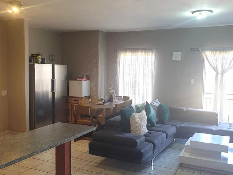 Two-Bedroom First Floor Apartment for Sale in Oaklane Mews, Brakpan - Photo 8