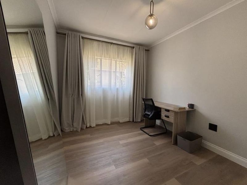 Modern 2 Bedroom, 2 Bathroom Apartment to Rent in North Riding - Photo 10