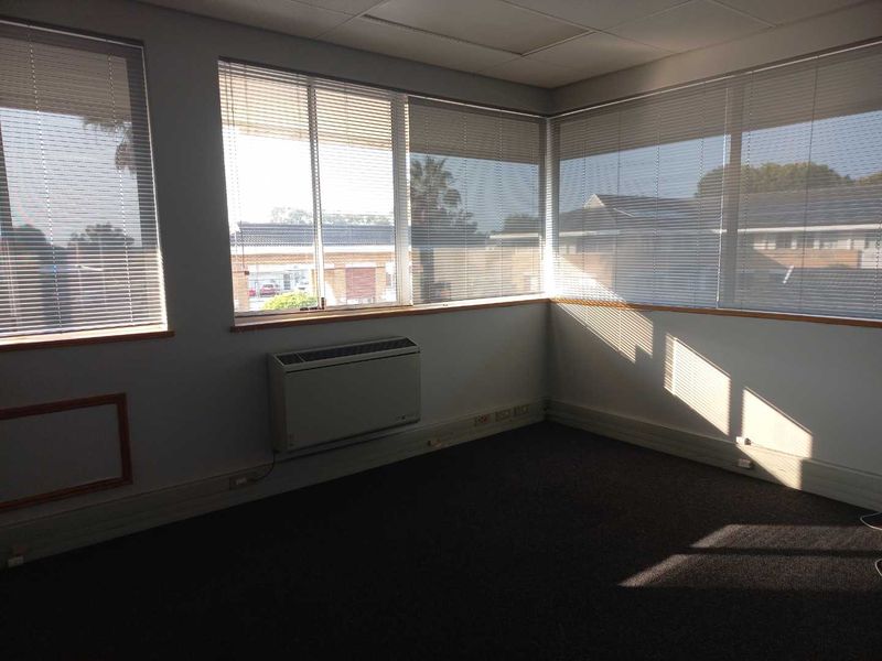 Office Park - First floor office space, available immediately! - Photo 2