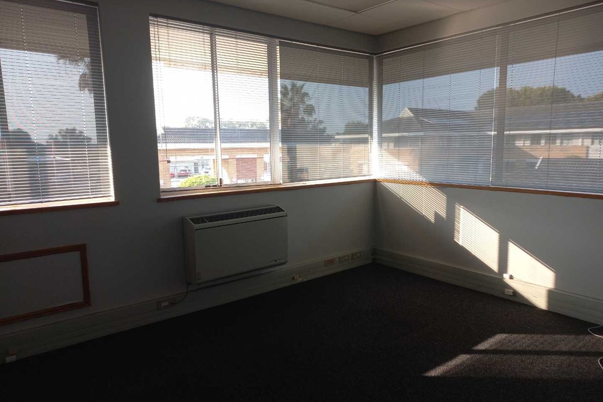 Office Park - First floor office space, available immediately! - Photo 2