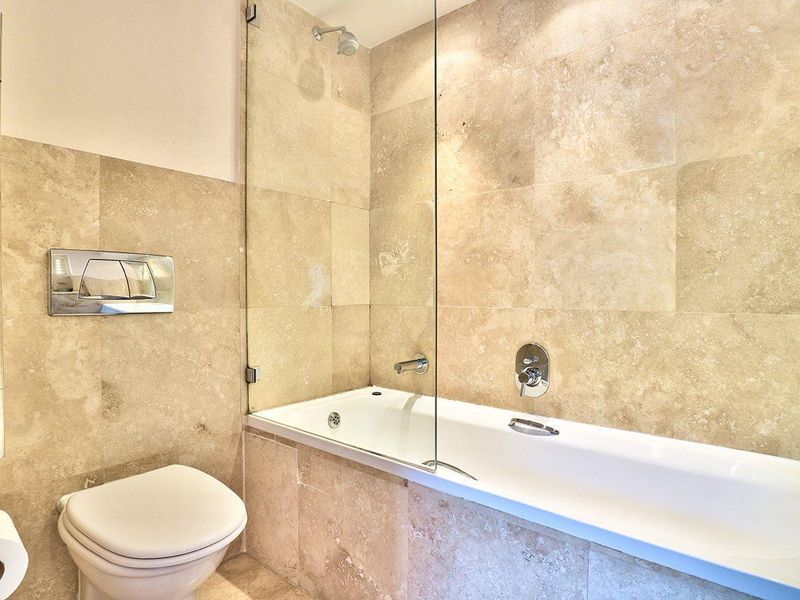Higgovale Border - Beautiful Sunny Secure 2 Bed Apartment - Photo 4