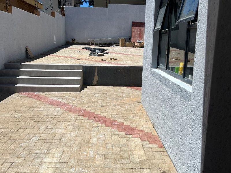 Modern property newly build - Photo 5